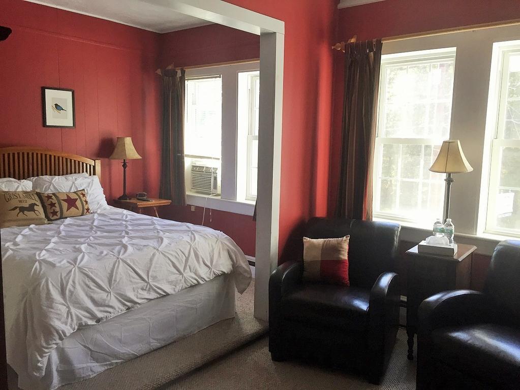 The Frogtown Inn Canadensis
